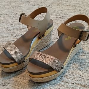 Platform/Flatform sandals